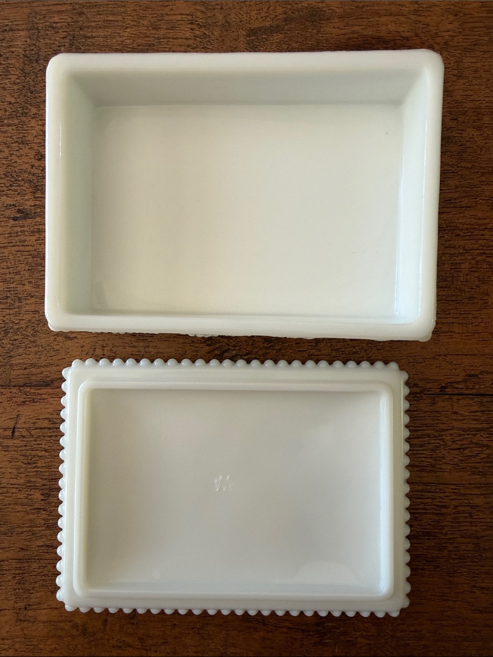 Vintage Westmoreland Milk Glass Lidded Box w/ Grapes & Vines and Beaded Edges - Picture 5 of 10